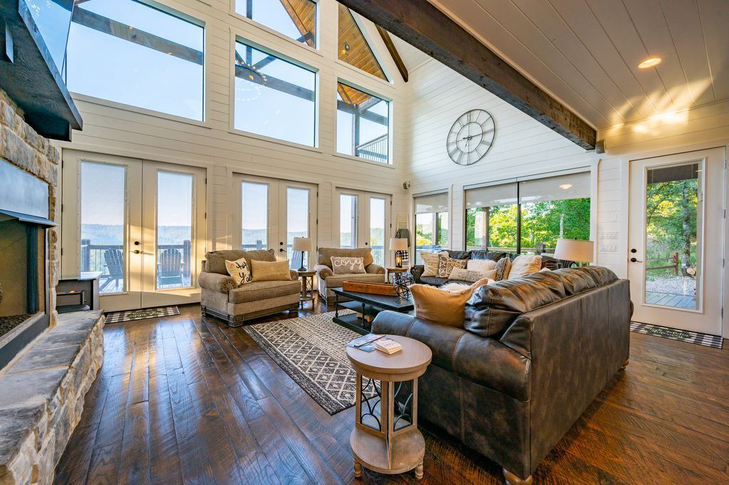 Photo of Livingroom in Broken Bow