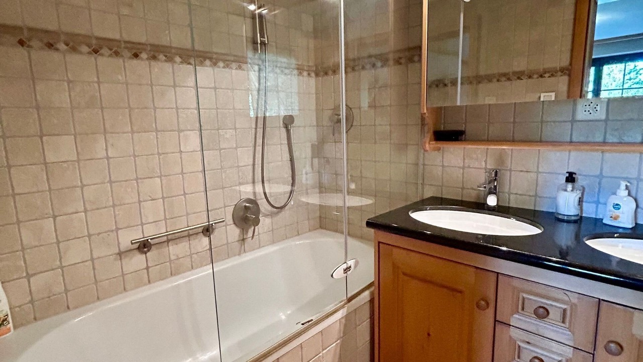 Photo of Bathroom in Saanenmoeser