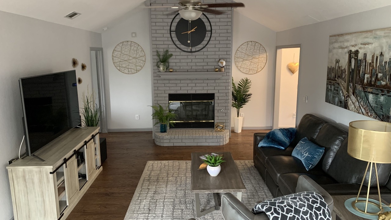 Photo of Livingroom in North Central Carrollton