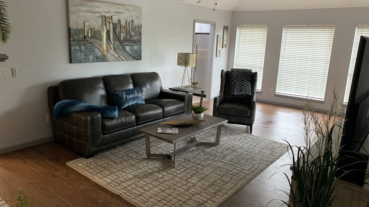 Photo of Livingroom in North Central Carrollton