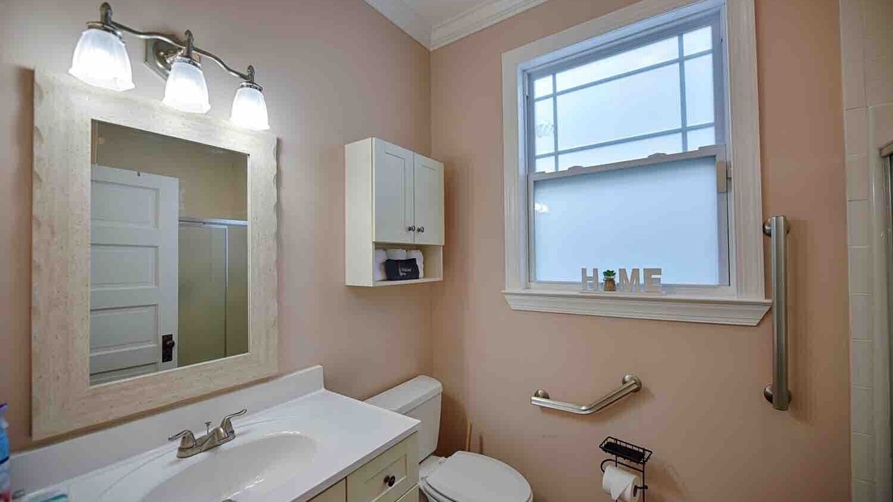 Photo of Bathroom in Tulane - Gravier