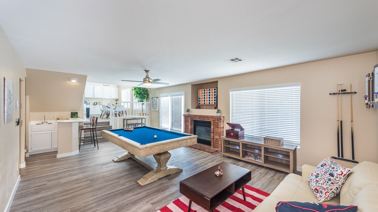 Photo of Livingroom in Green Valley North