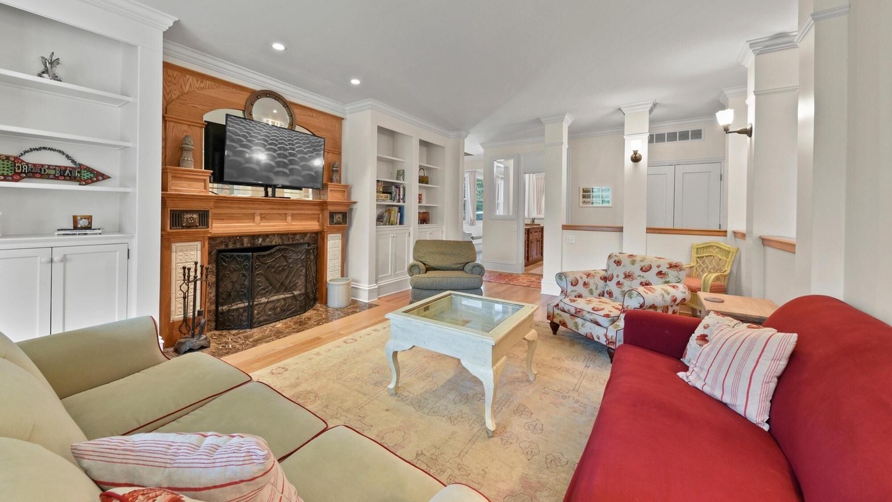 Photo of Livingroom in Grand Beach