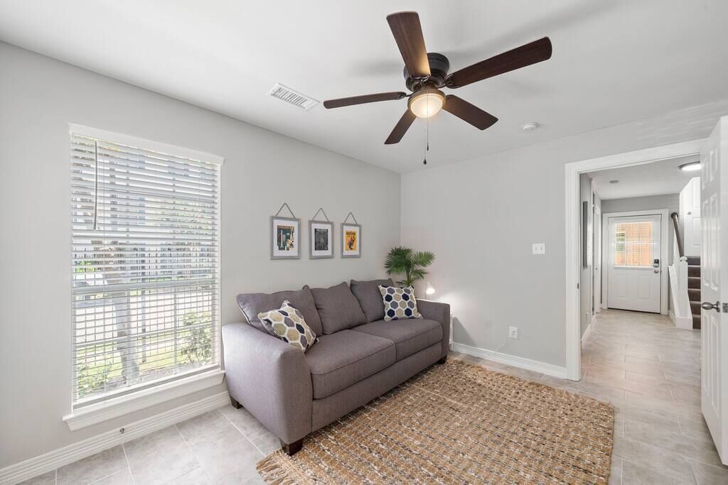 Photo of Livingroom in South Central Houston