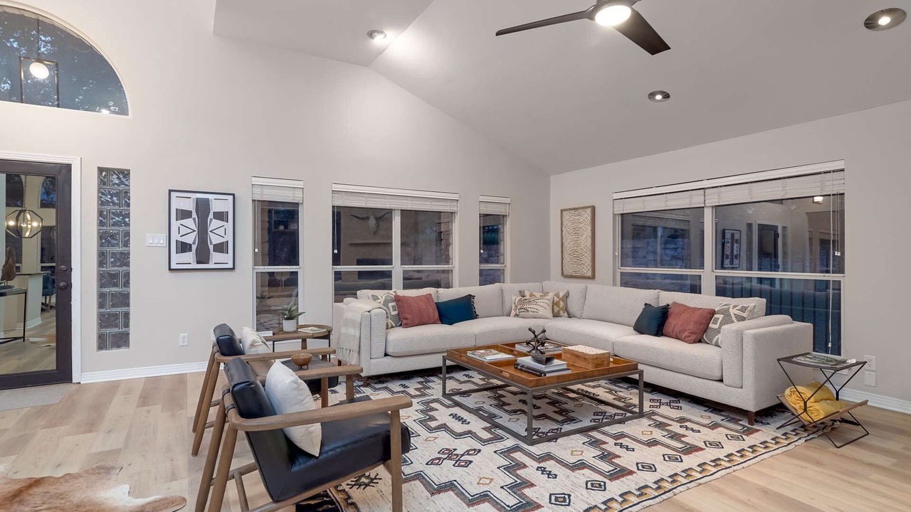 Photo of Livingroom in Hudson Bend
