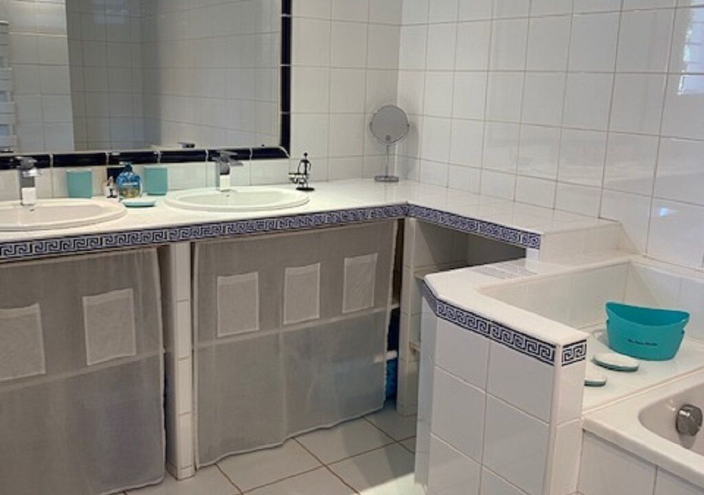 Photo of Bathroom in La Seyne-sur-Mer