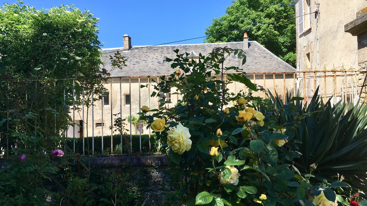 Photo of Outdoor in Commes