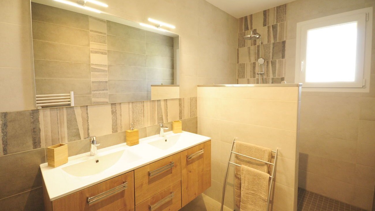 Photo of Bathroom in Vailhourles