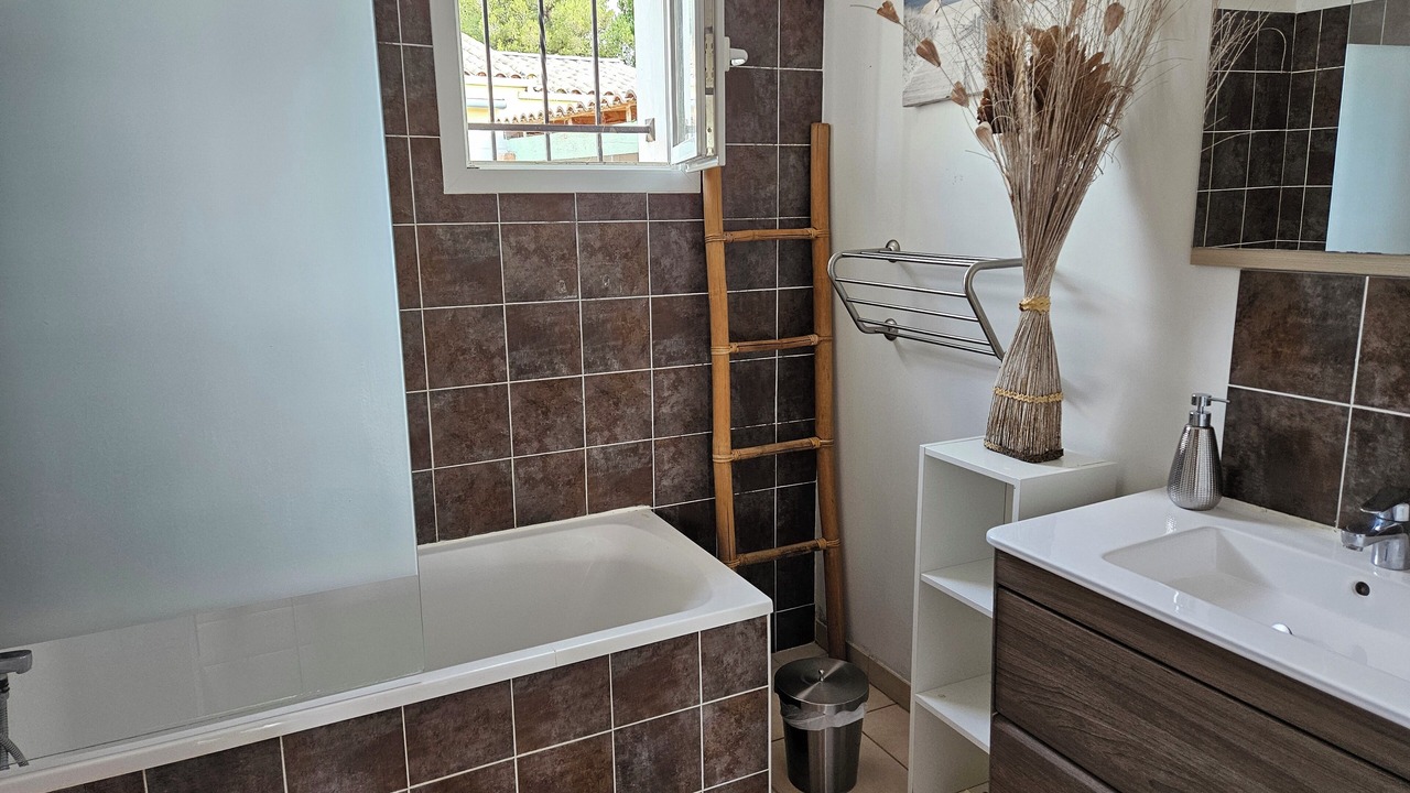 Photo of Bathroom in Cournonsec