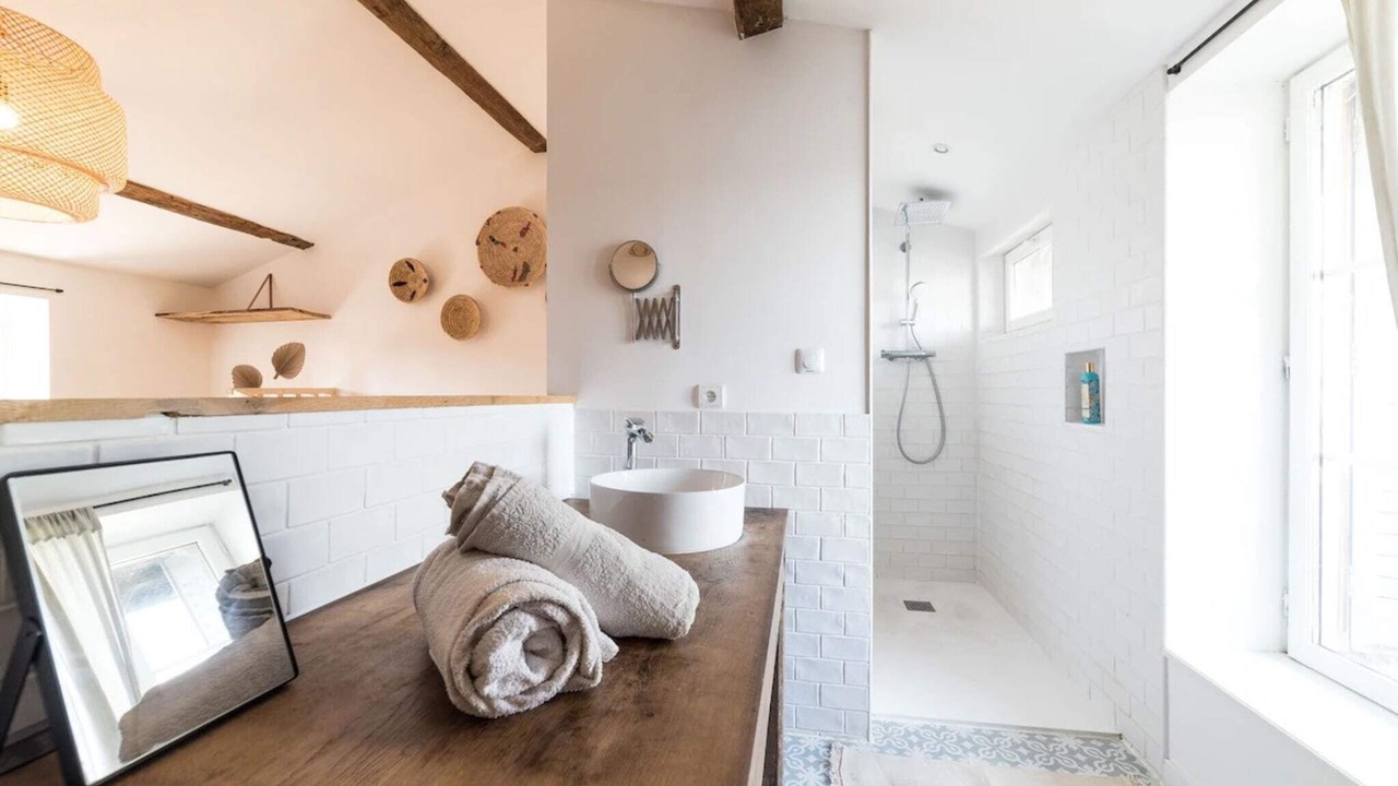 Photo of Bathroom in Saint-Jean-Saint-Maurice-sur-Loire