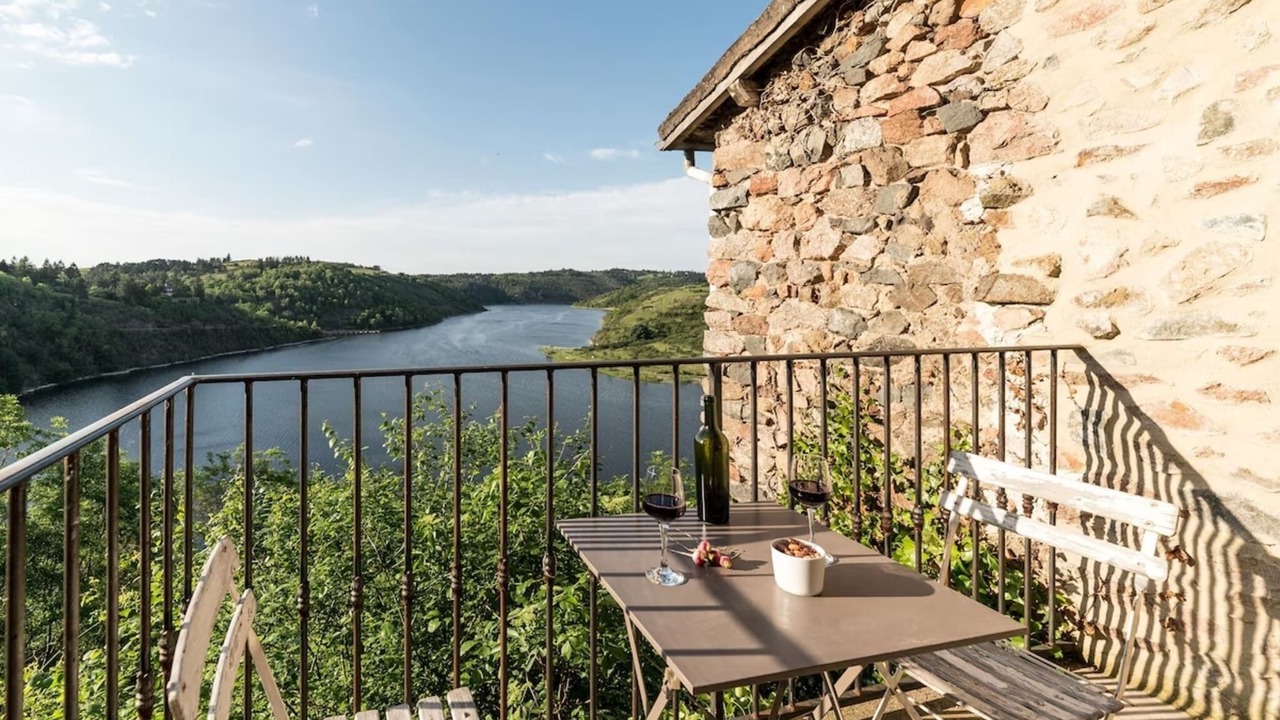 Photo of Outdoor in Saint-Jean-Saint-Maurice-sur-Loire