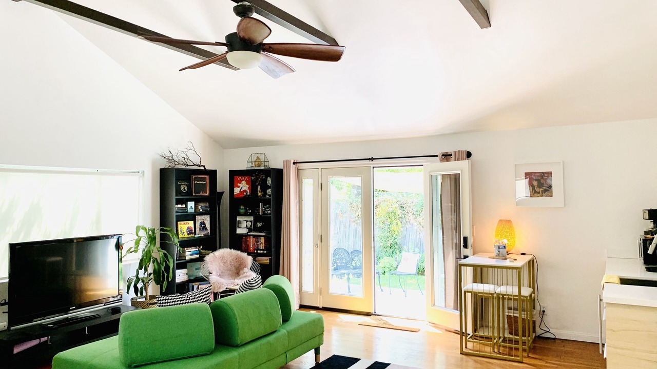 Photo of Livingroom in Burbank