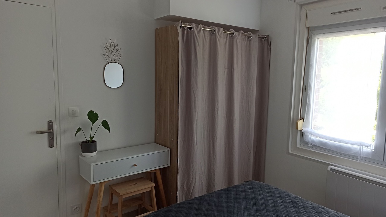 Photo of Bedroom in Lens