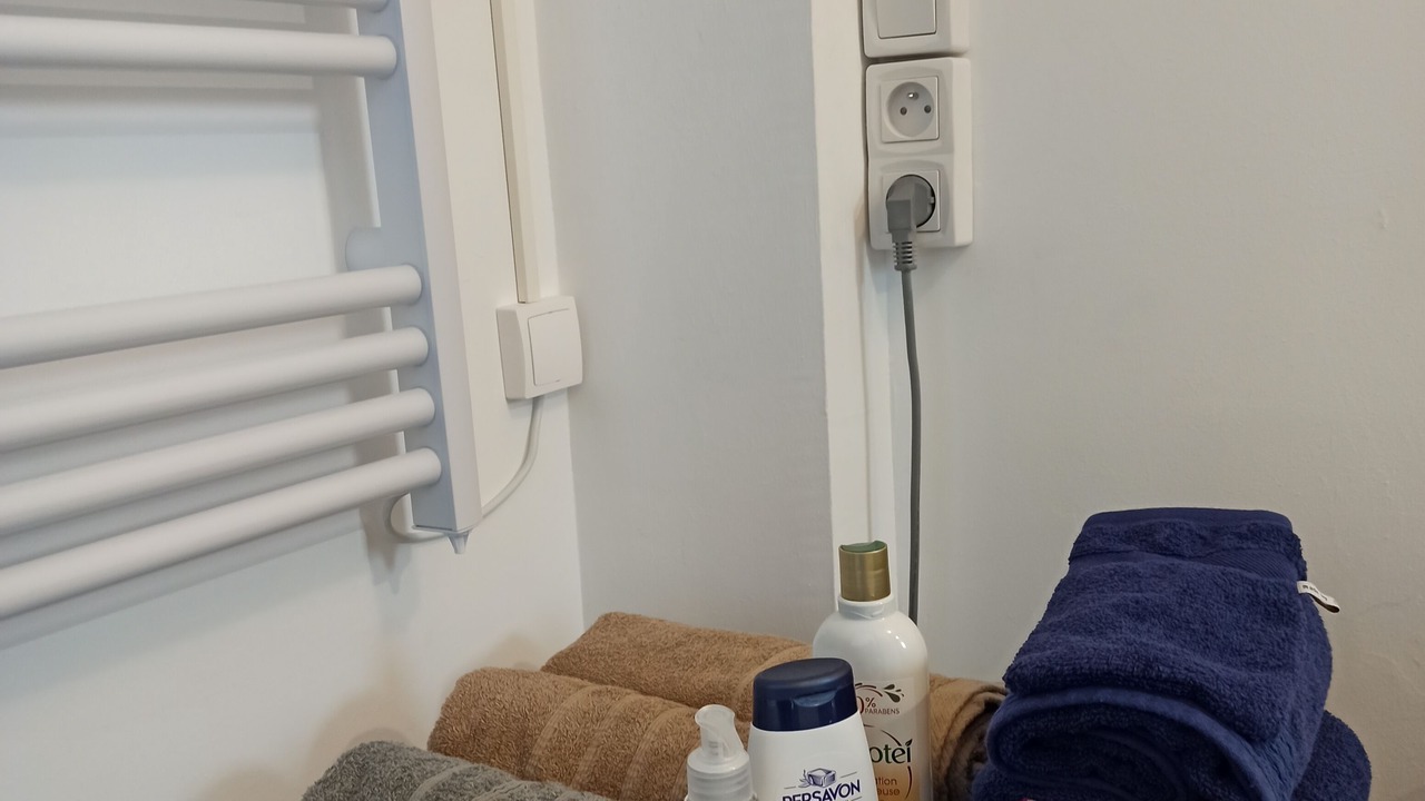 Photo of Bathroom in Lens