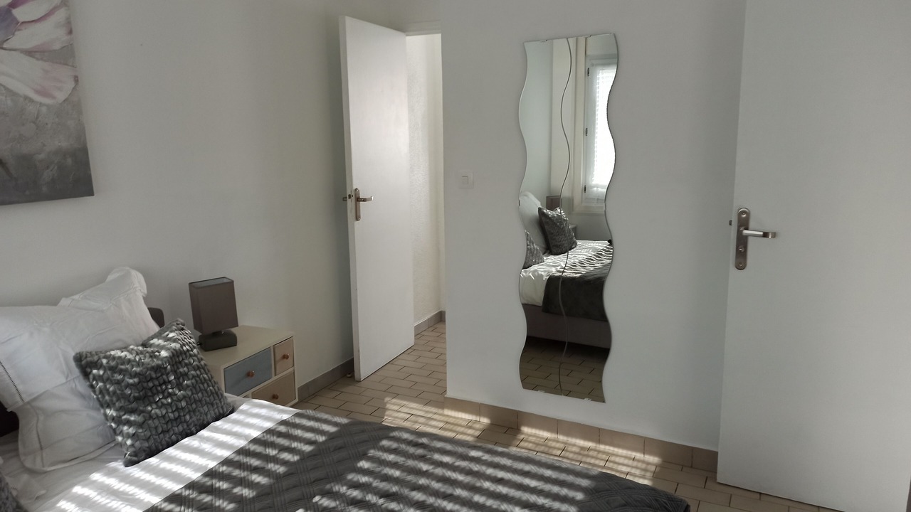 Photo of Bedroom in Lens