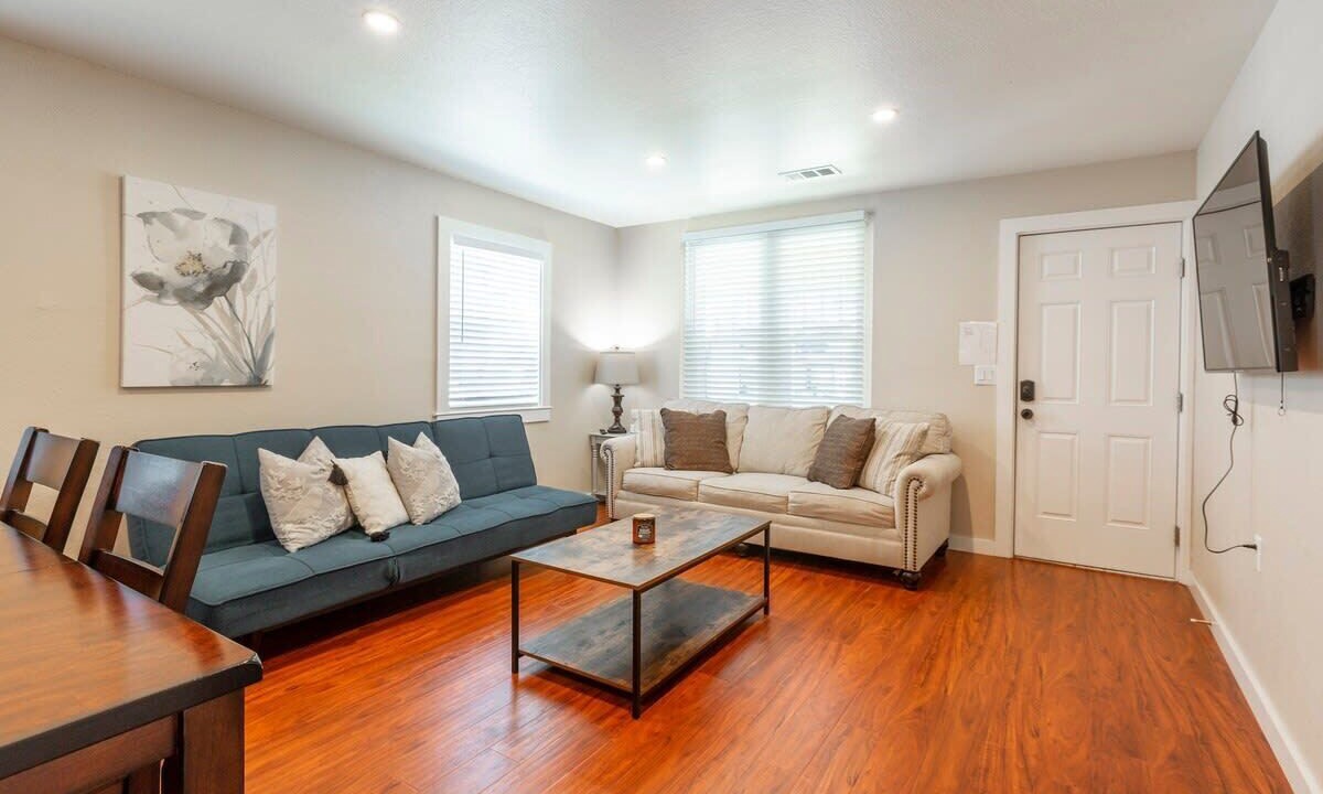 Photo of Livingroom in Northside