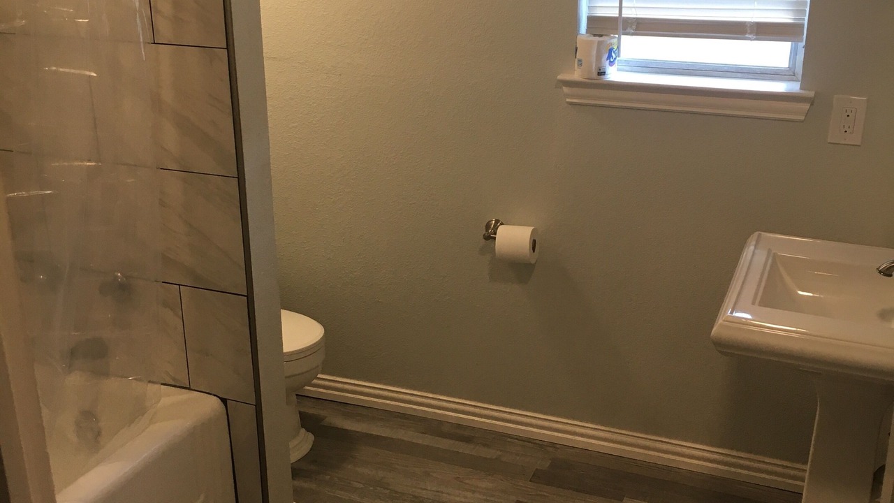 Photo of Bathroom in Lone Oak