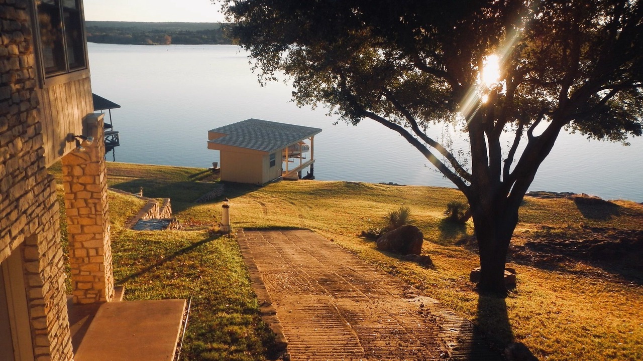 Photo of Outdoor in Buchanan Dam