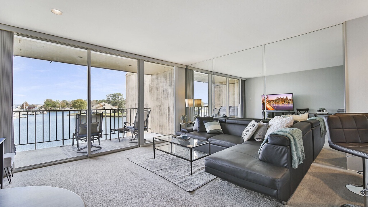 Photo of Livingroom in Walden on Lake Conroe