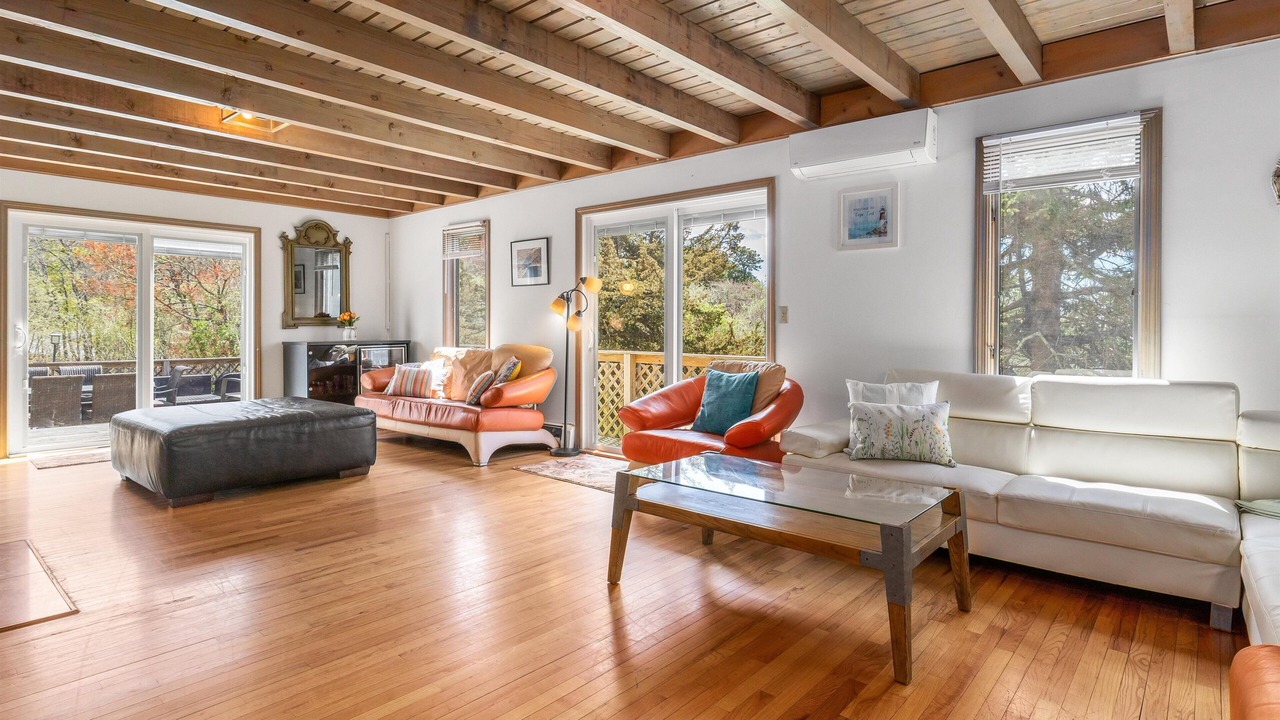 Photo of Livingroom in Teaticket