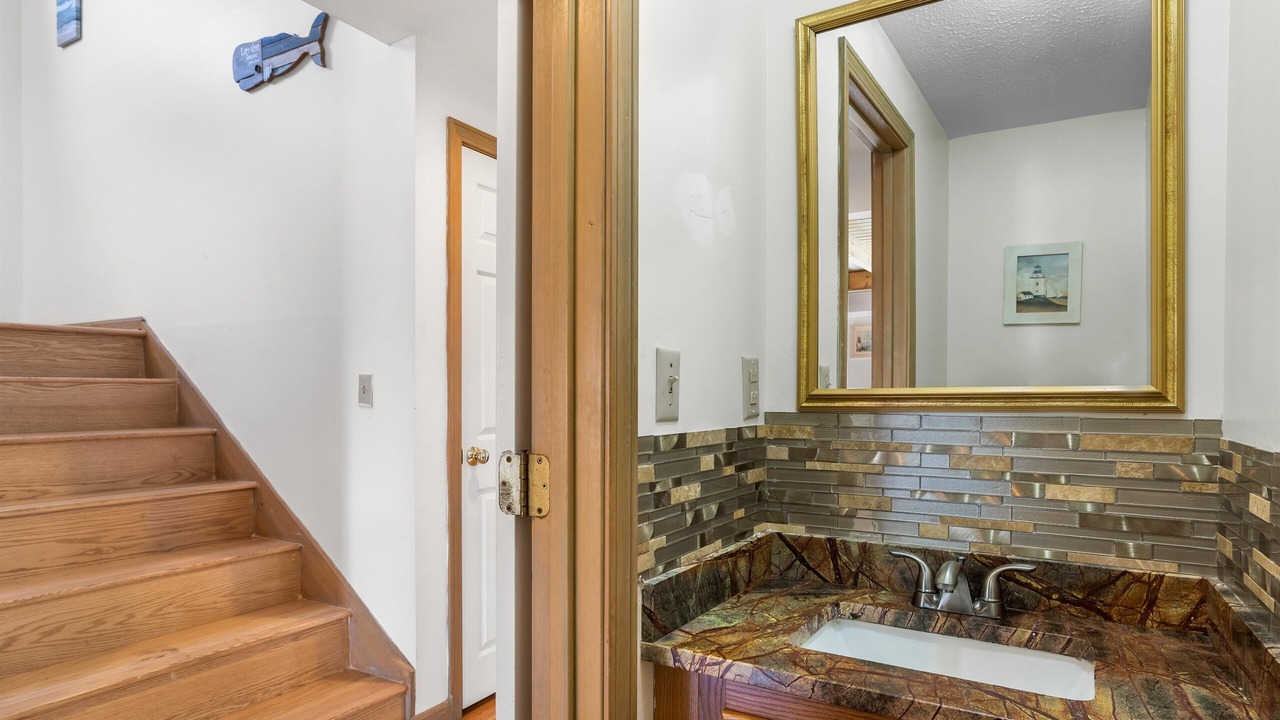 Photo of Bathroom in Teaticket