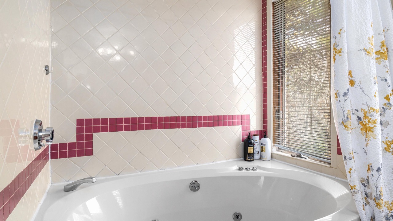 Photo of Bathroom in Teaticket