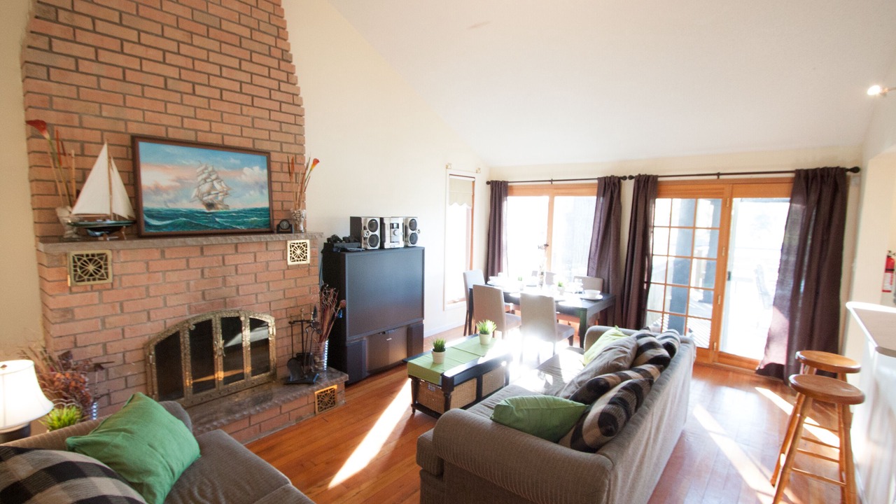 Photo of Livingroom in Wasaga Beach