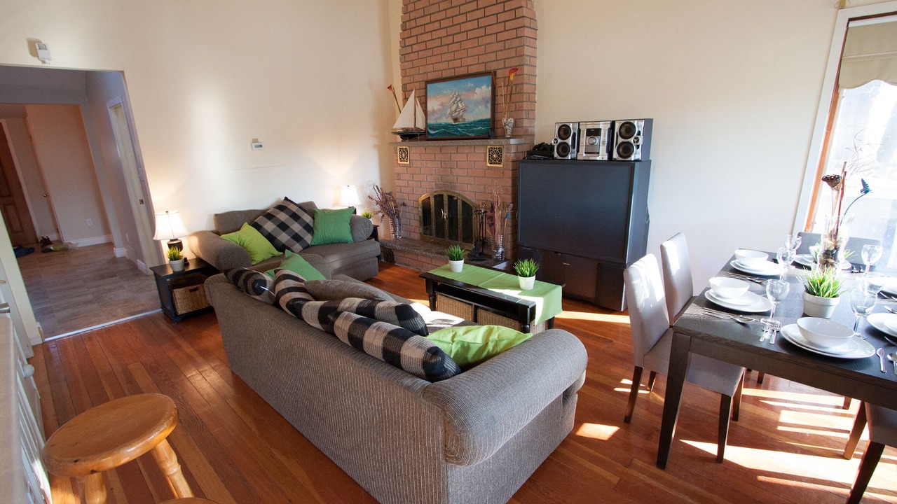 Photo of Livingroom in Wasaga Beach