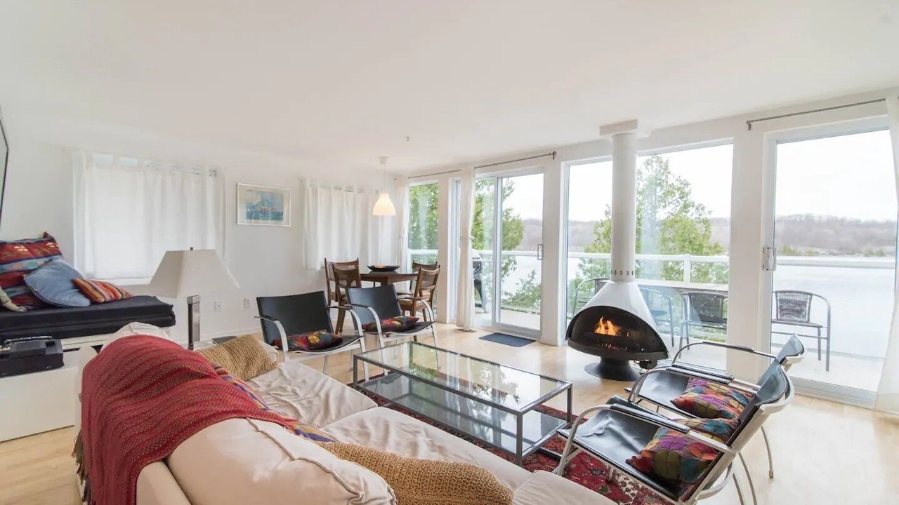 Photo of Livingroom in Frontenac
