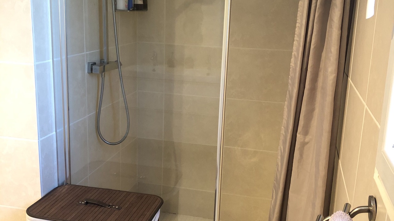 Photo of Bathroom in Arnouville-les-Mantes