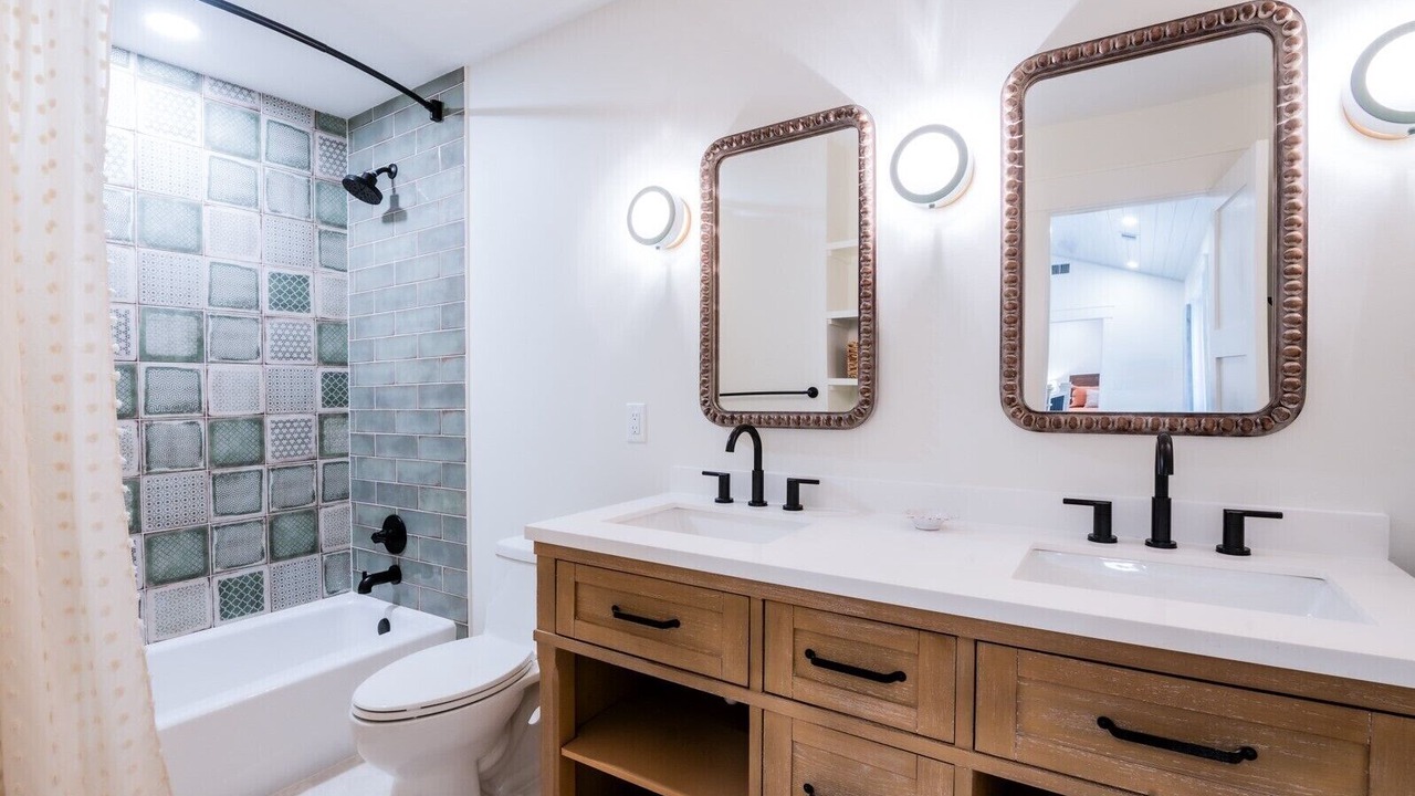 Photo of Bathroom in Shipyard Plantation