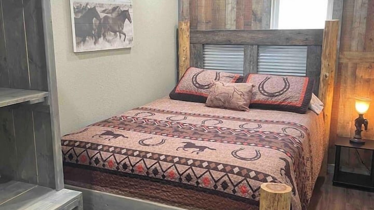 Photo of Bedroom in Eminence