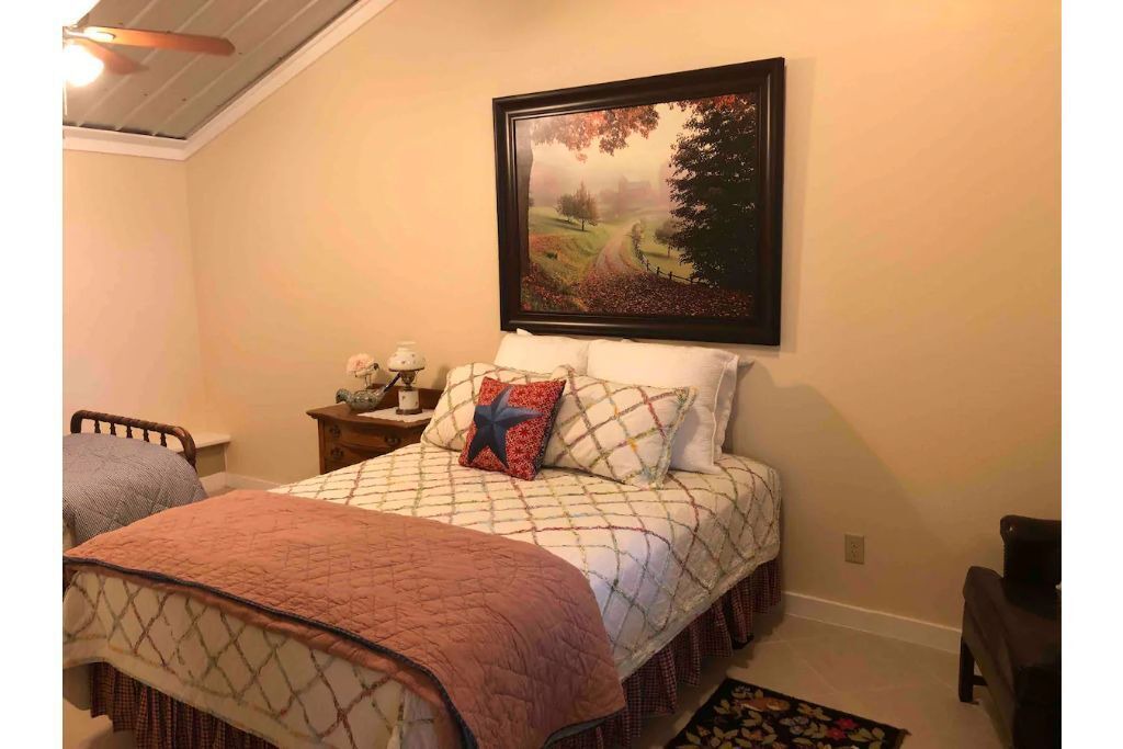 Photo of Bedroom in Waelder