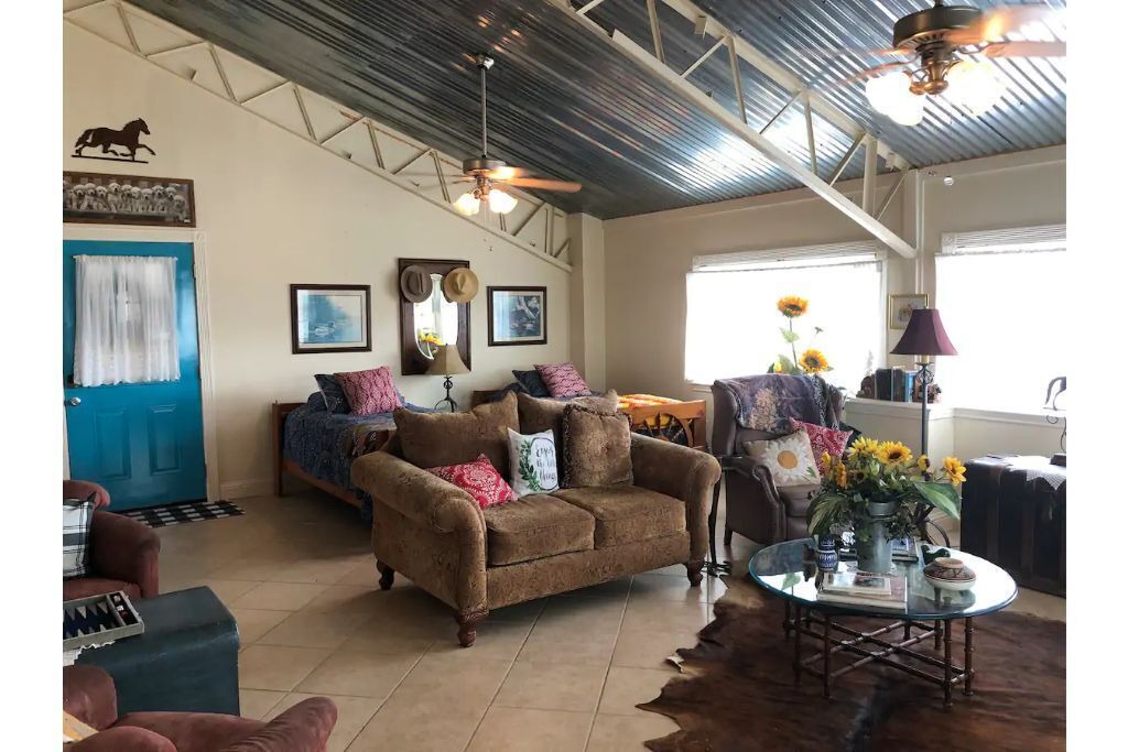 Photo of Livingroom in Waelder