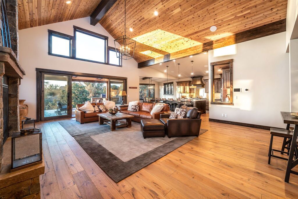 Photo of Livingroom in Powell Butte