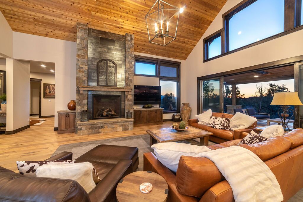 Photo of Livingroom in Powell Butte