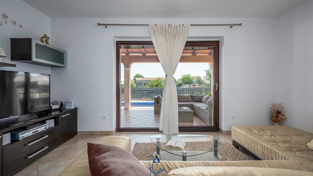 Photo of Livingroom in Tinjan