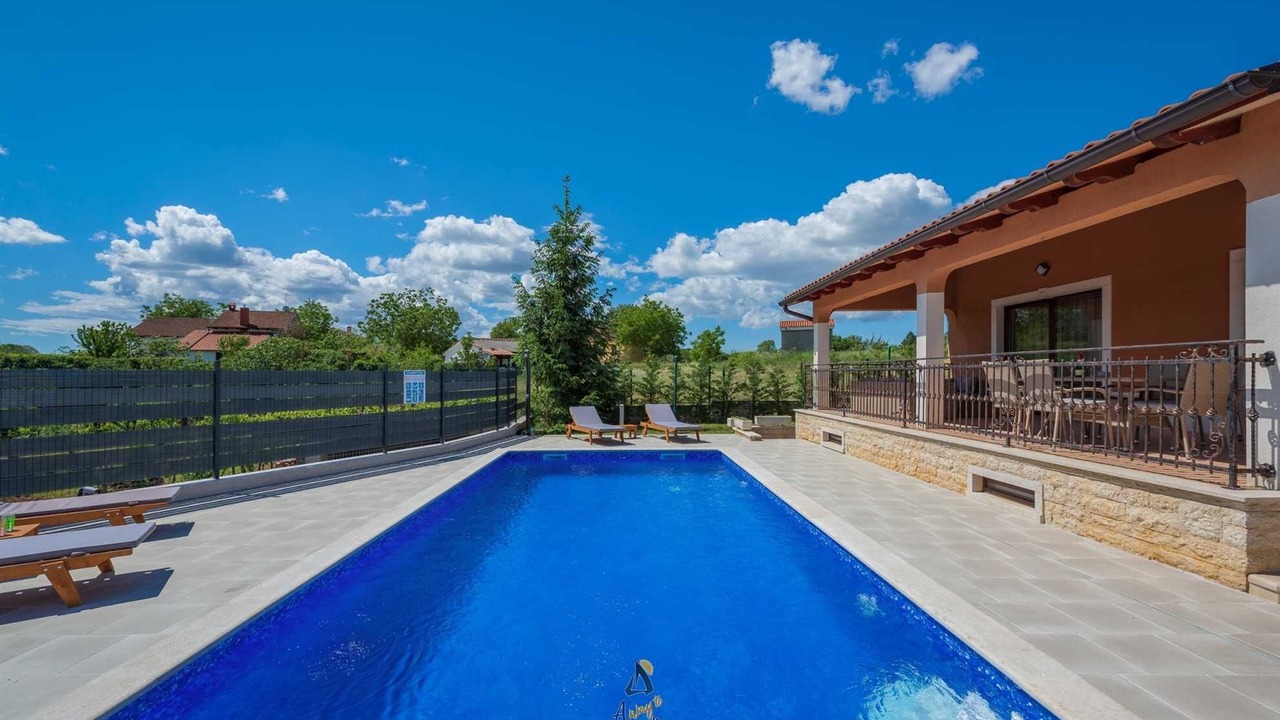 Photo of Outdoor in Tinjan