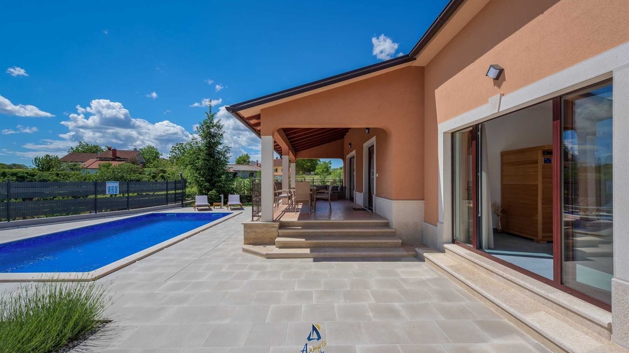 Photo of Outdoor in Tinjan