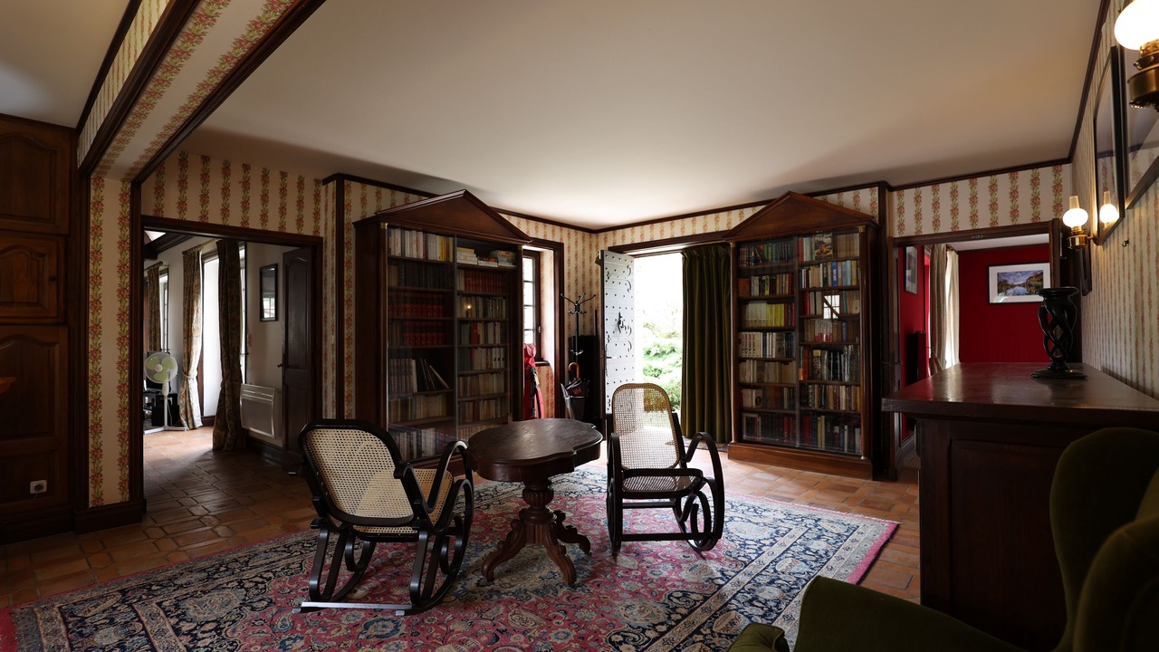 Photo of Others in Monplaisant