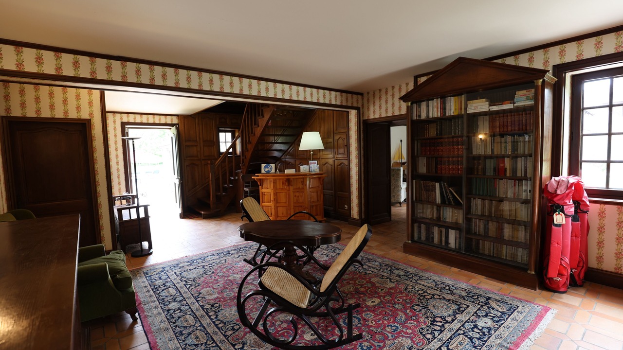 Photo of Others in Monplaisant