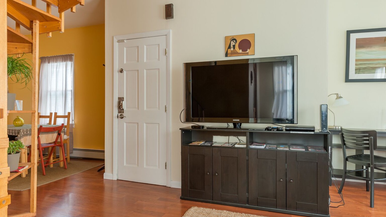 Photo of Livingroom in East Somerville