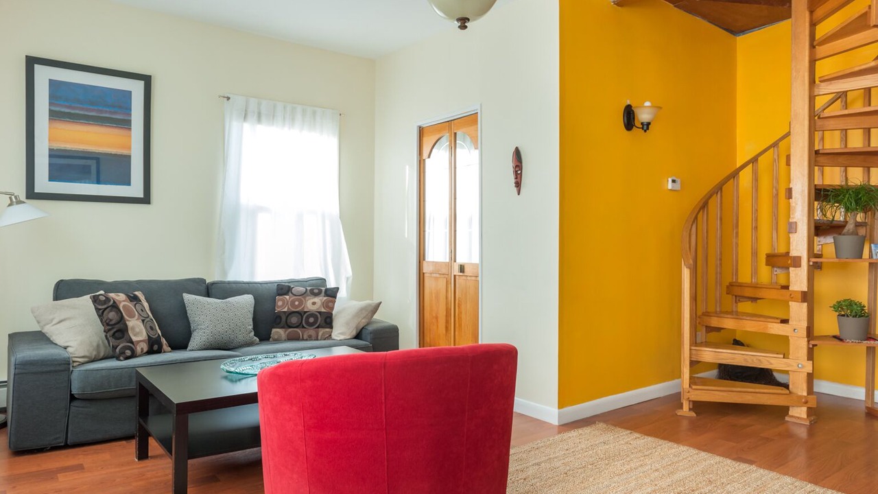 Photo of Livingroom in East Somerville