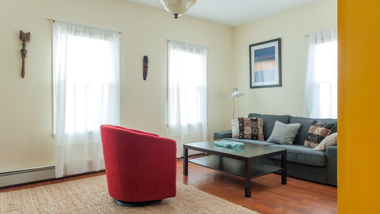 Photo of Livingroom in East Somerville