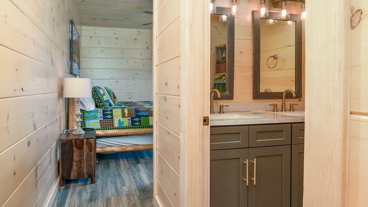 Photo of Bedroom in Cottage Gardens