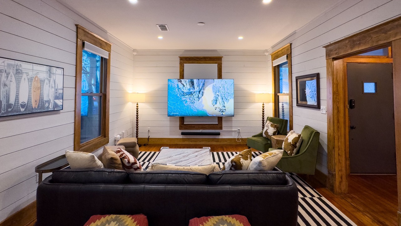 Photo of Livingroom in East Cesar Chavez