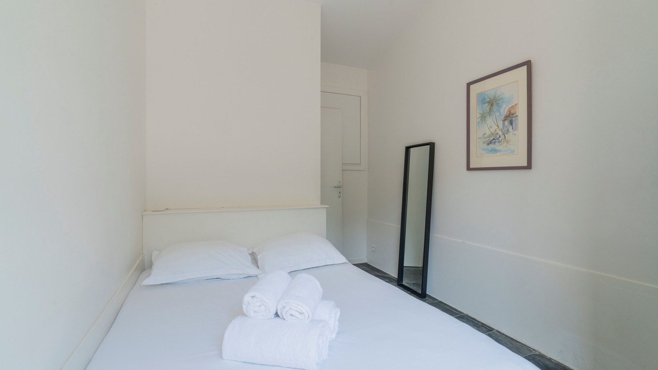 Photo of Bedroom in 8th Arrondissement