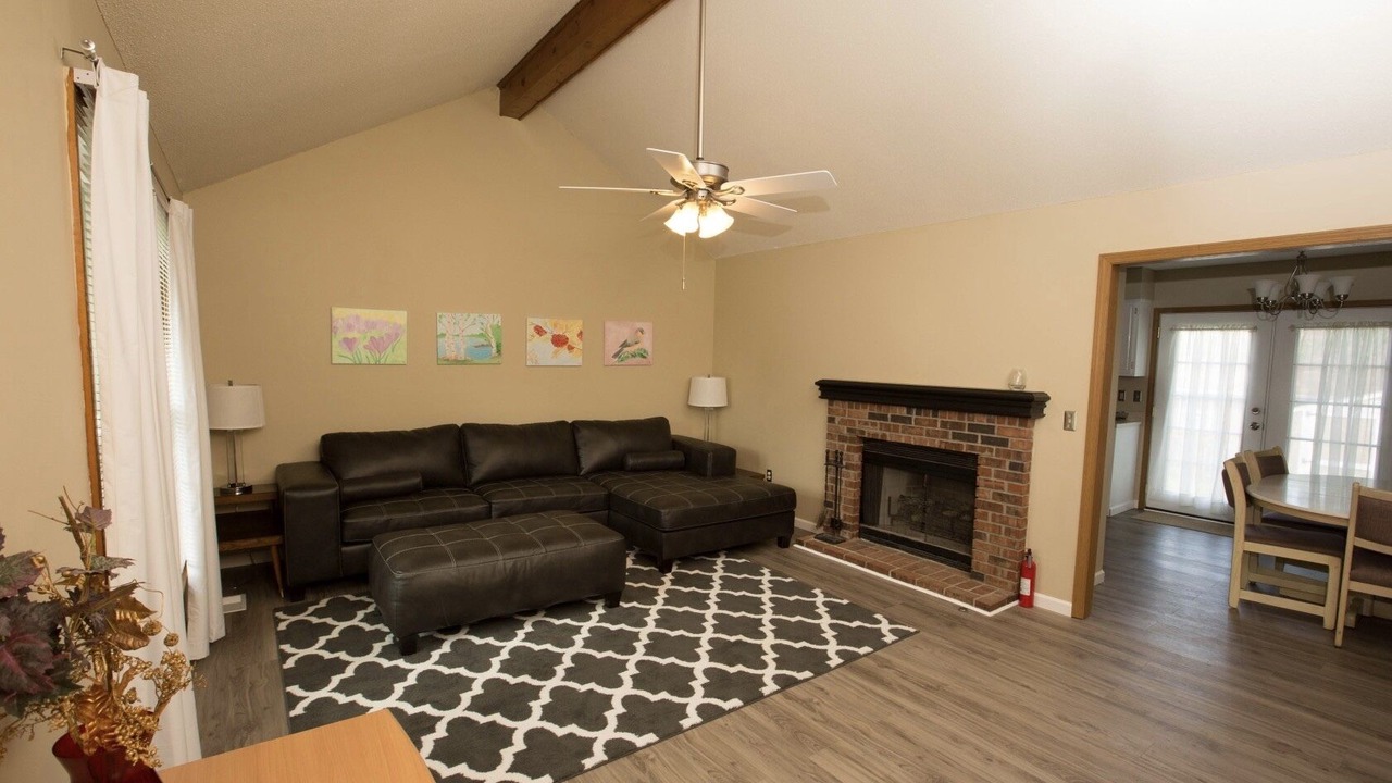 Photo of Livingroom in Merriam