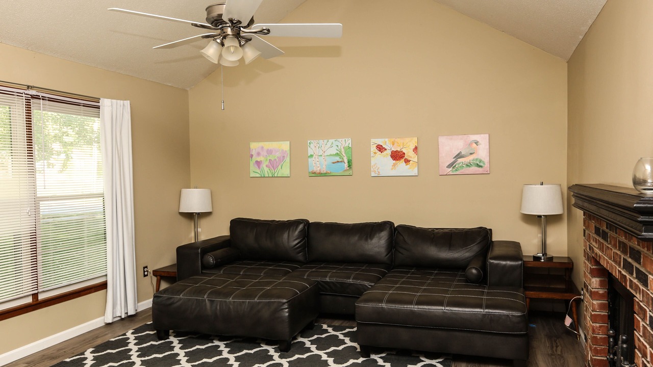 Photo of Livingroom in Merriam
