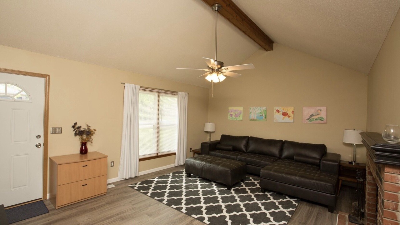 Photo of Livingroom in Merriam